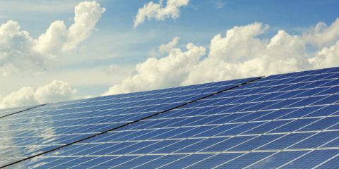 Tendencias de los recursos solares: Cambios en la cubierta de nubes y en la AOD, e implicaciones para el rendimiento de la energía fotovoltaica